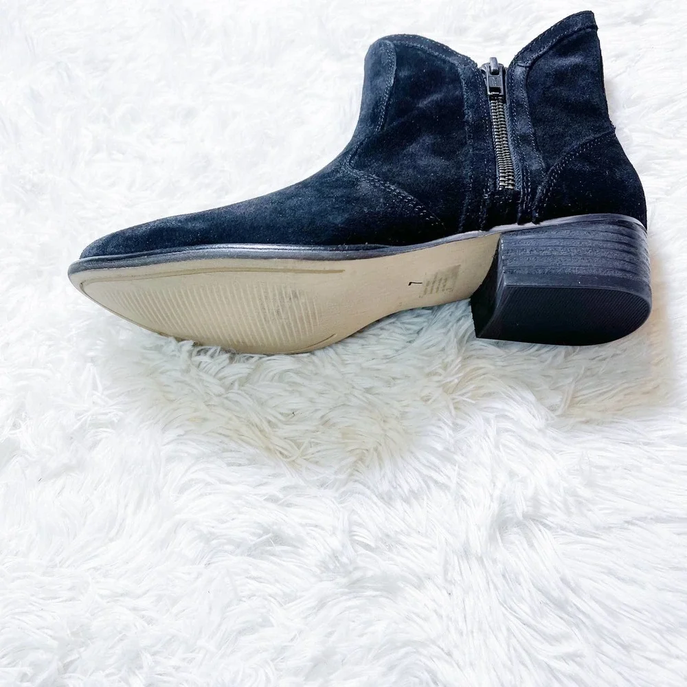 Seychelle's Suede Angle Bootie Side Zippers NWOB SZ7